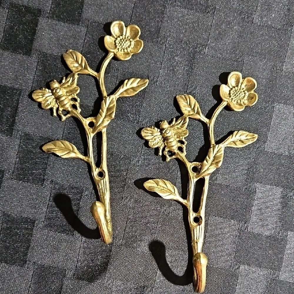 Pair of Gold/Brass Toned Flower & Bee Metal Wall Hook with Antique Finish